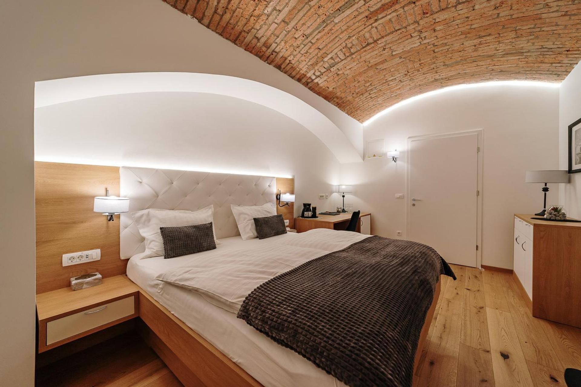 Superior Double Room - Basement