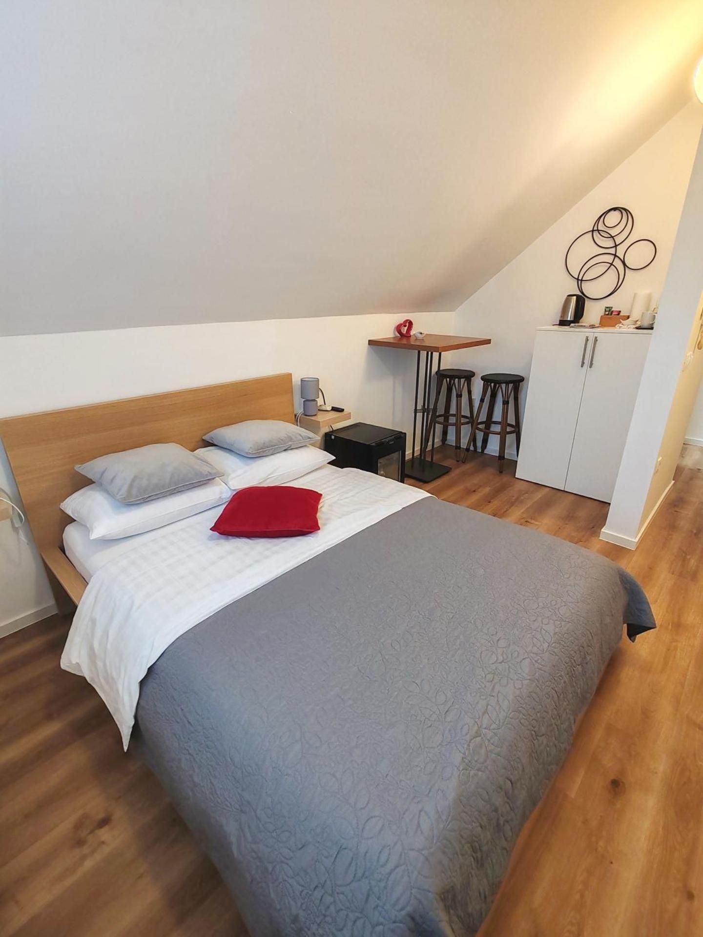 Lucky center Ljubljana Double or Twin Room with Bathroom 2