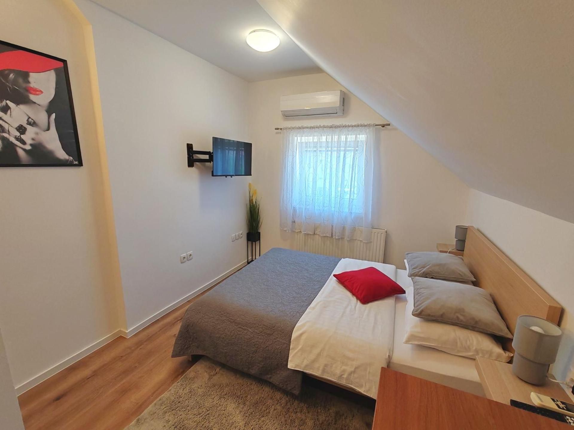 Lucky center Ljubljana Double or Twin Room with Bathroom