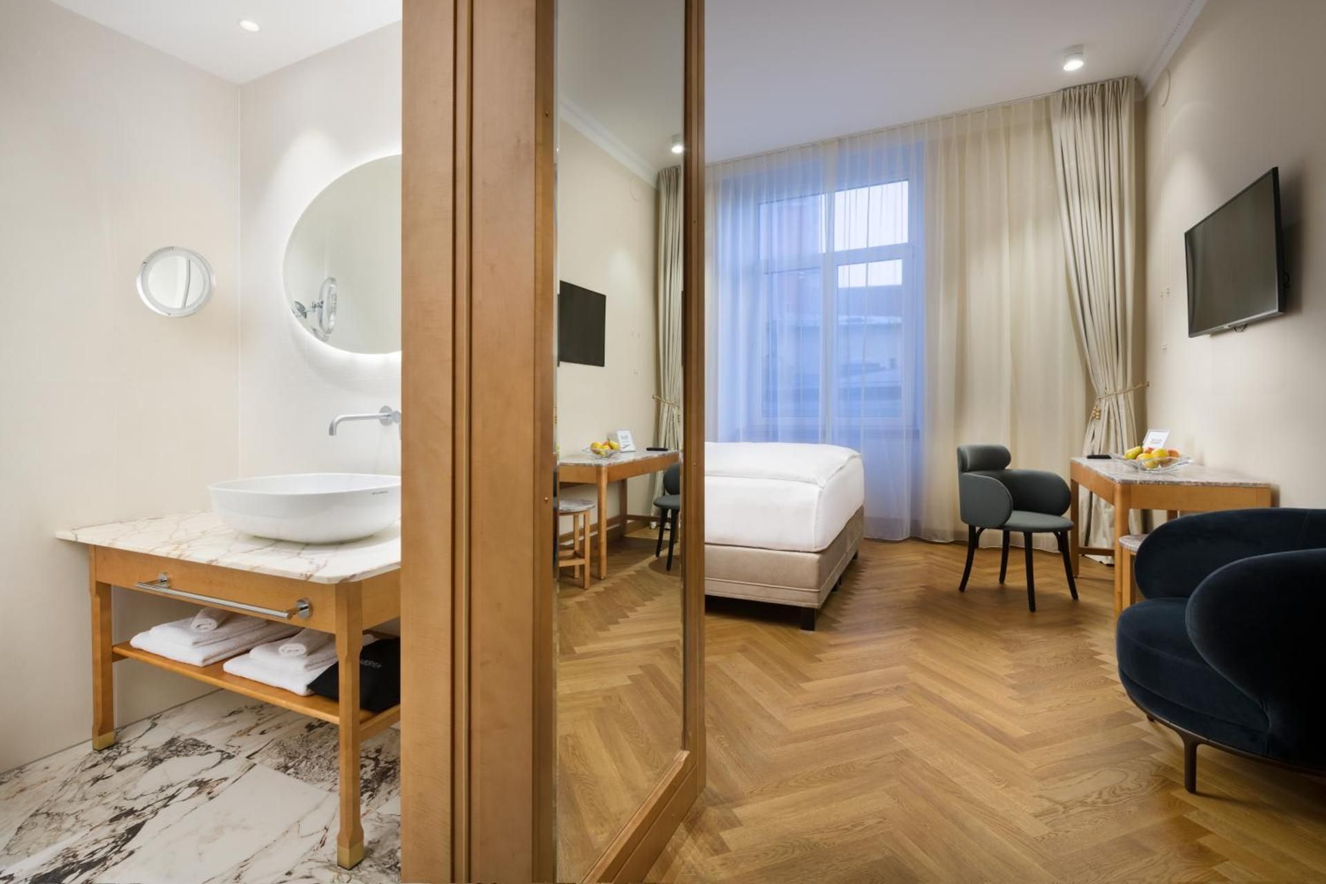 Grand Hotel Union Superior Comfort Queen Room 3