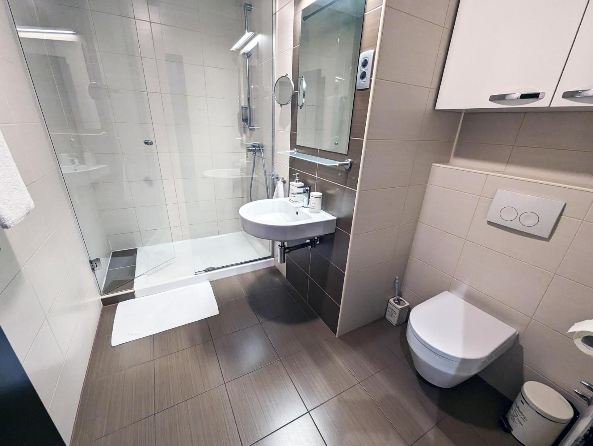 Nitro Rooms Double Room 3