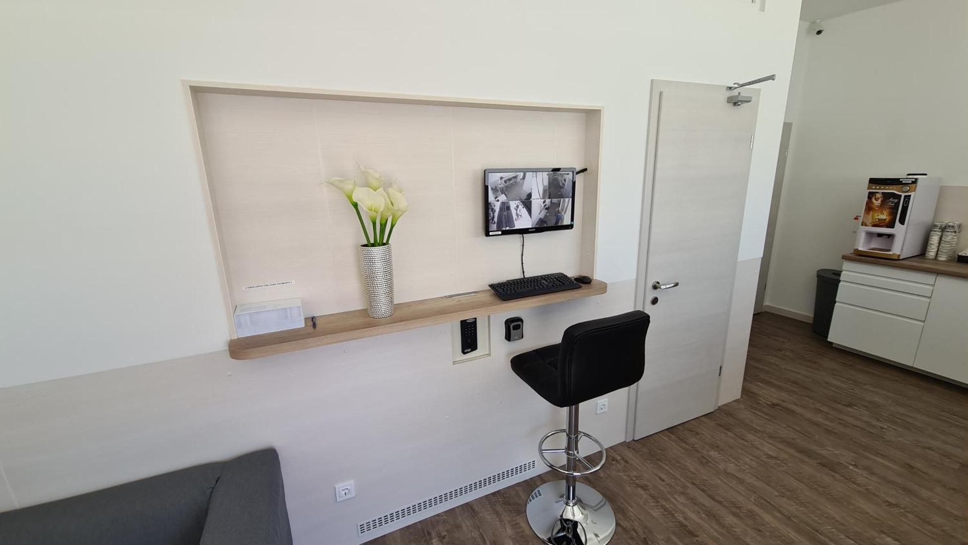 shared lounge/tv area