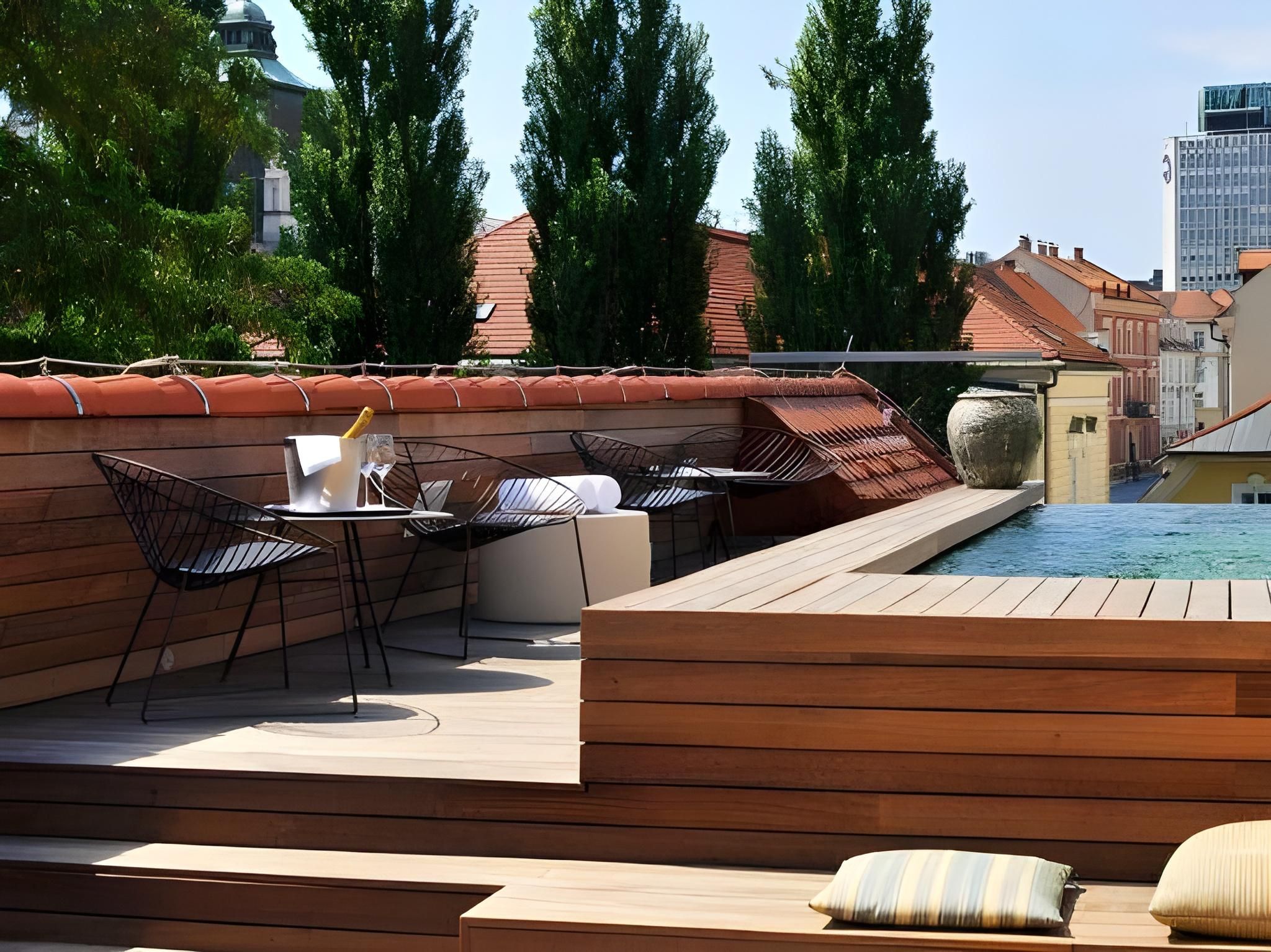 87e162d24d17dd52f9e2e2a351f385a7