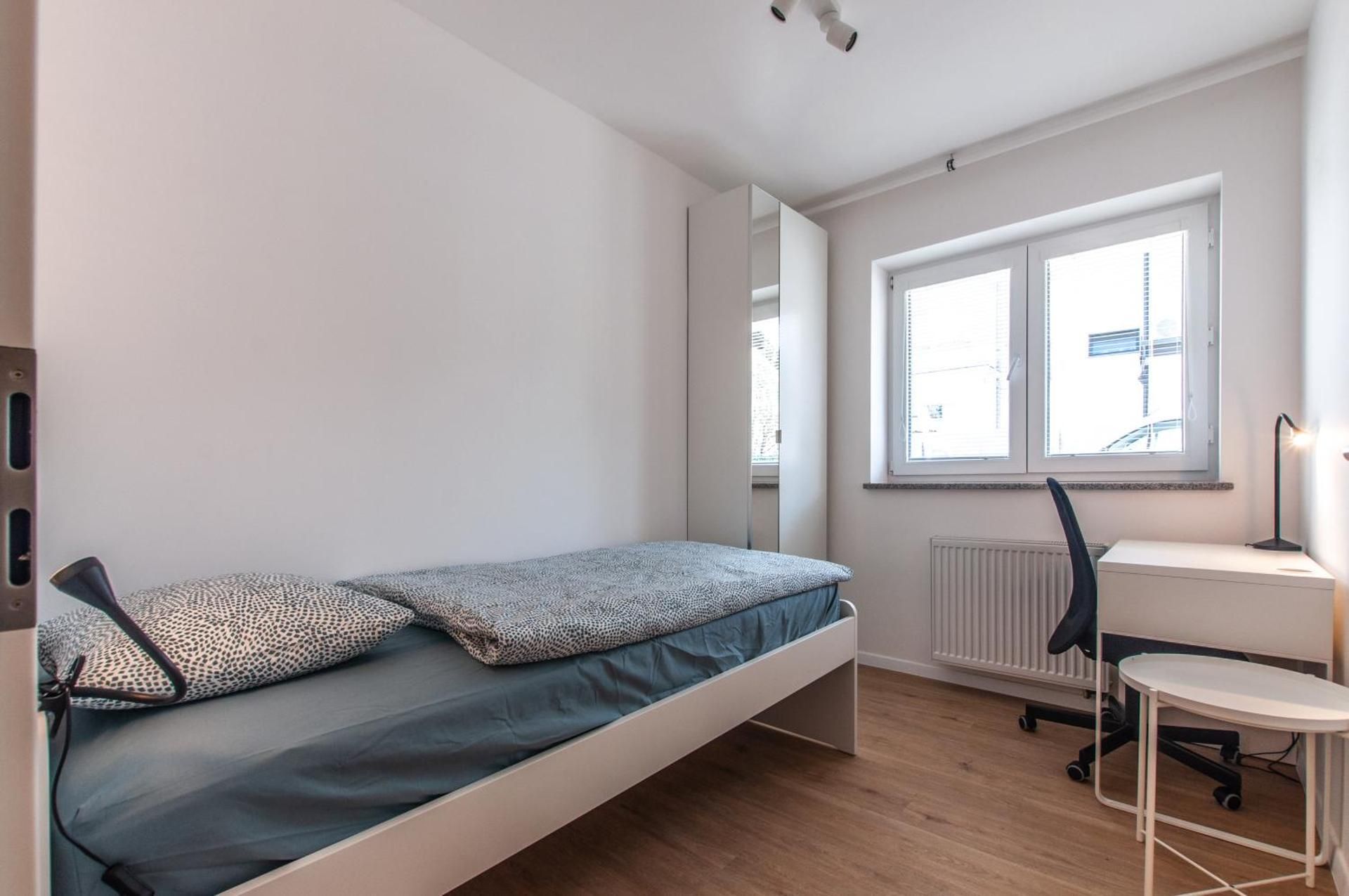 Single Room with Shared Bathroom