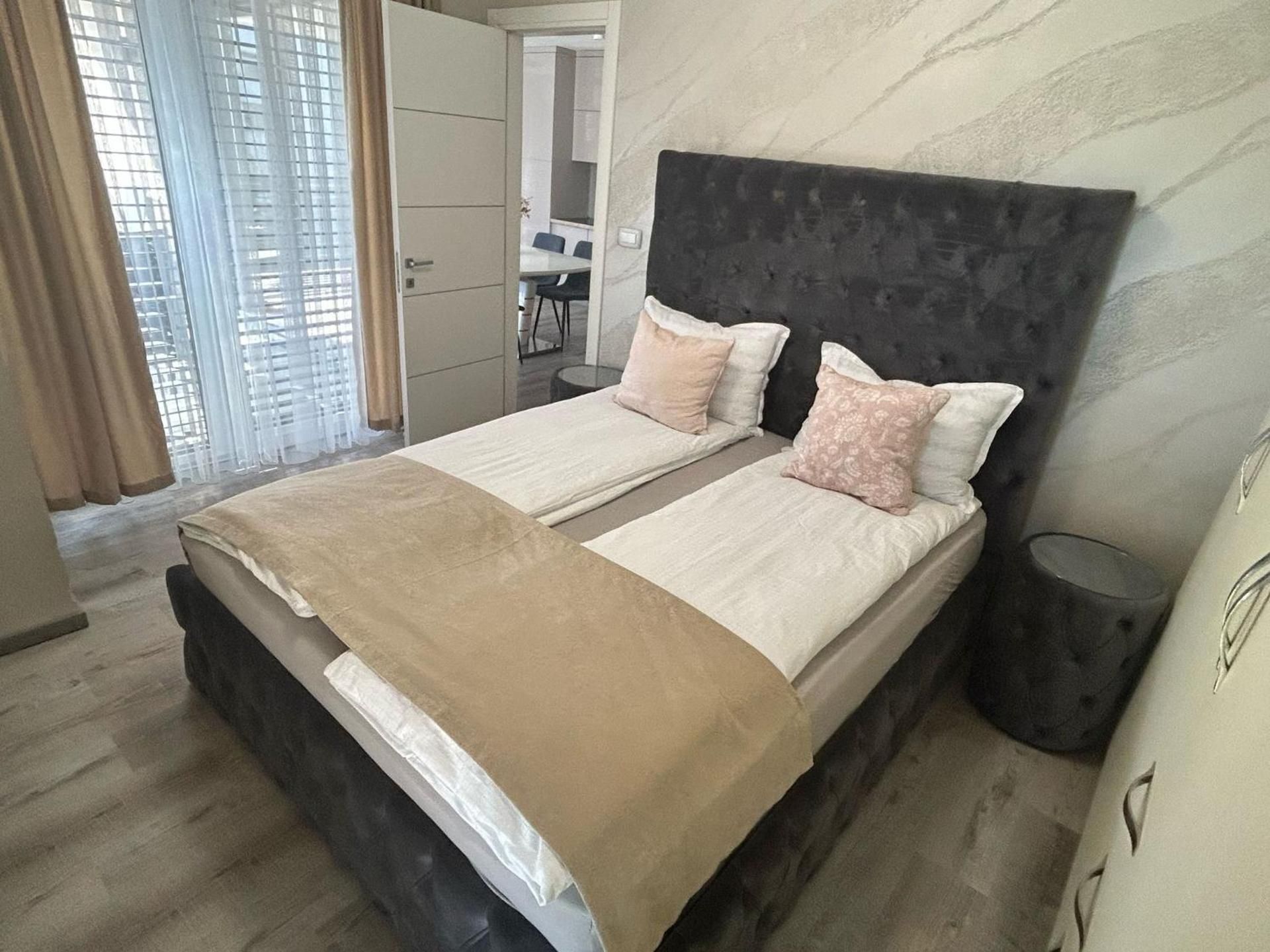 Two-Bedroom Deluxe Apartment with Balcony