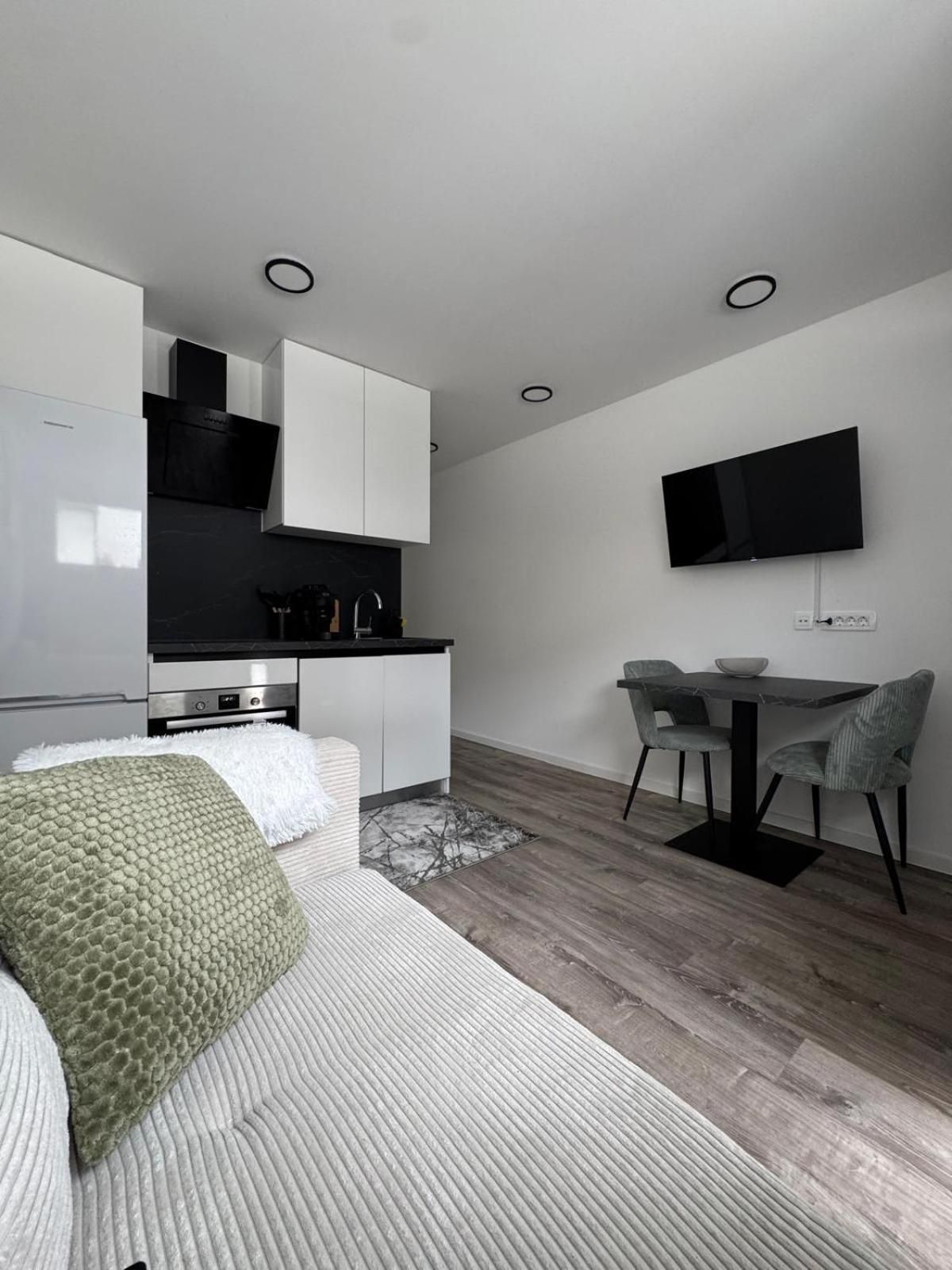 Livada One-Bedroom Deluxe Apartment 2