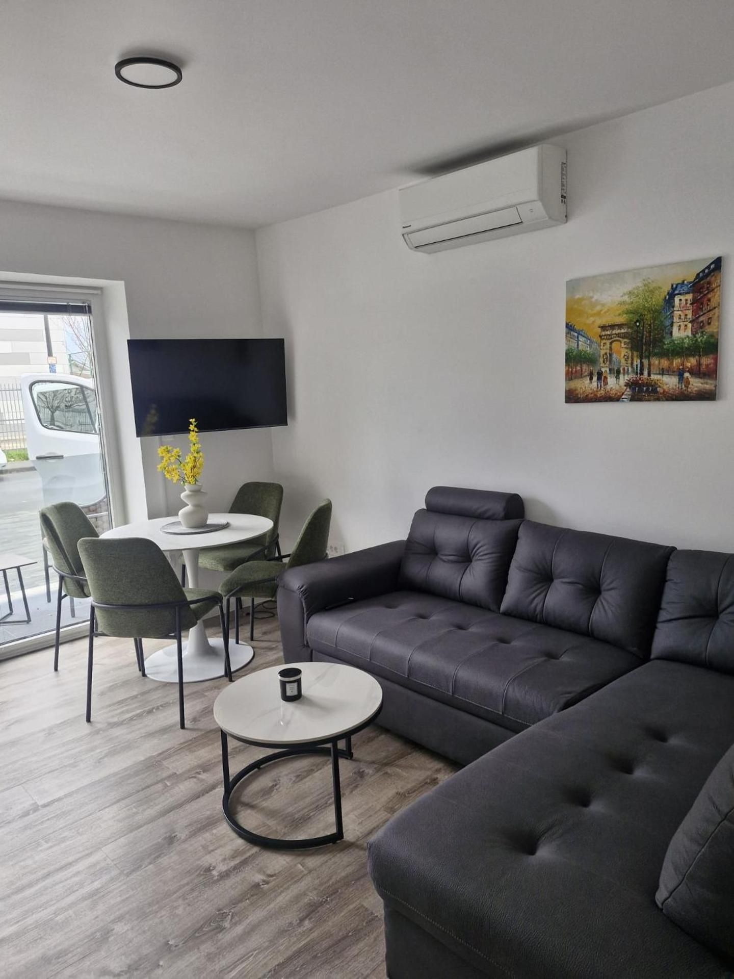 shared lounge/tv area