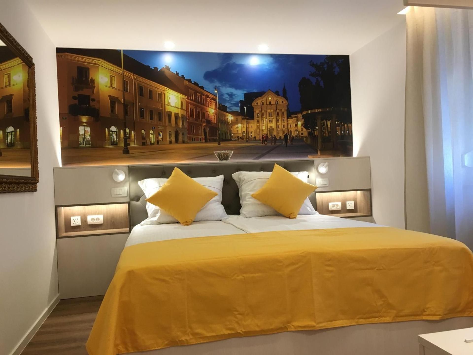 ★ Exclusive Central Apartment ★ FREE Garage ★ One-Bedroom Apartment