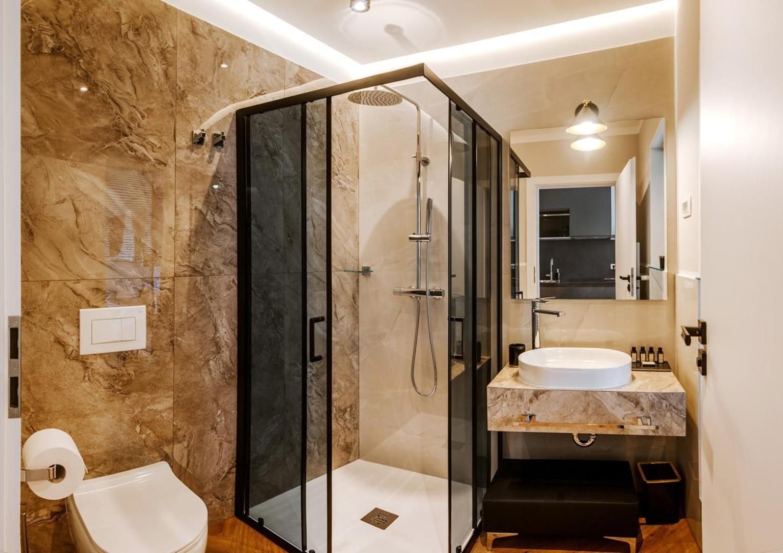 Deluxe One-Bedroom Apartment with Balcony