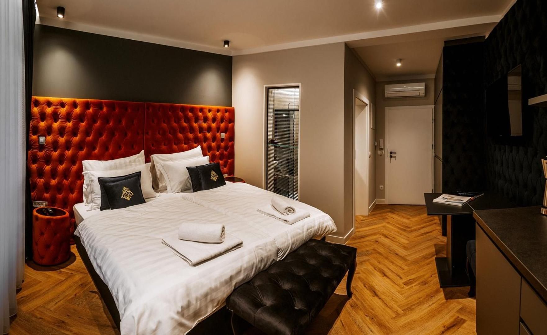 One-Bedroom Apartment with Balcony