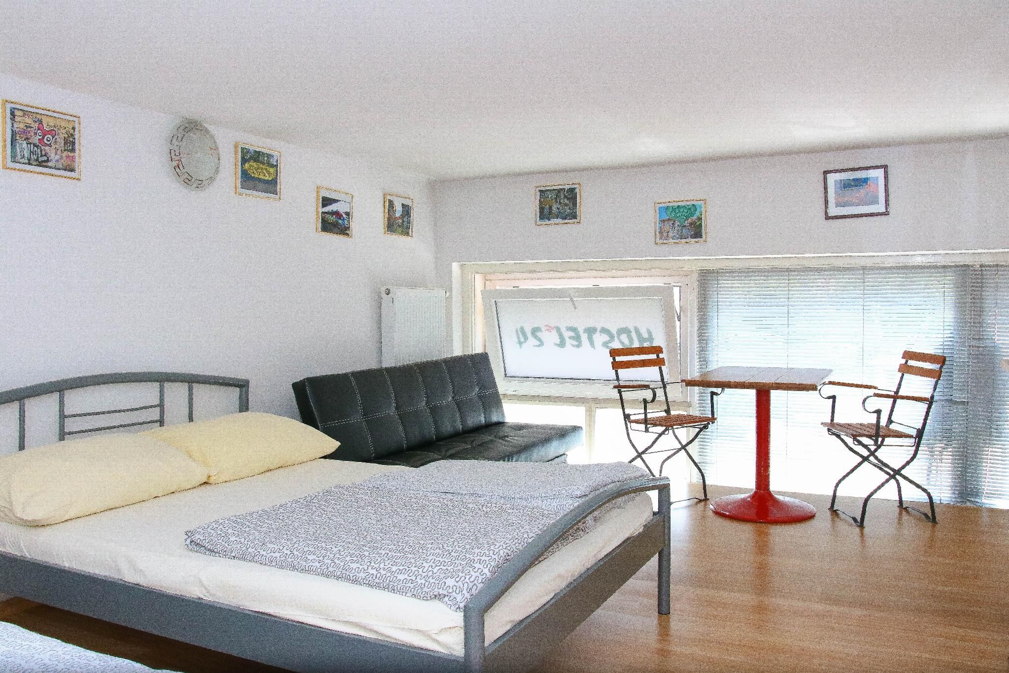 Hostel 24 Triple Standard