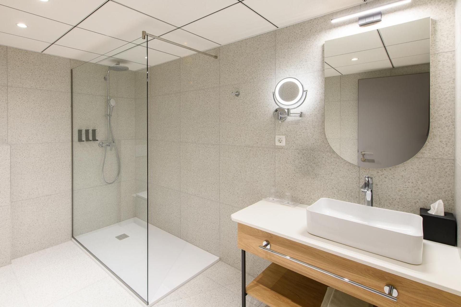 uHOTEL Superior Double or Twin Room 3