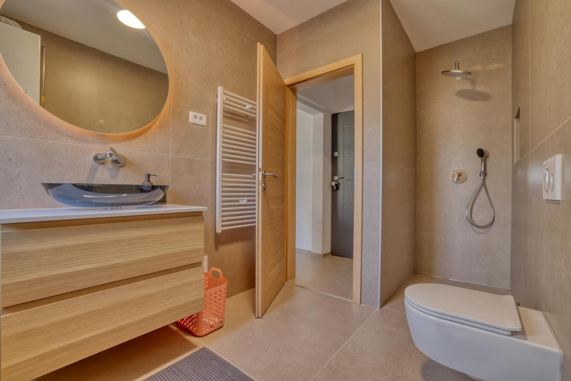 Dragon Residence One-Bedroom Apartment 2