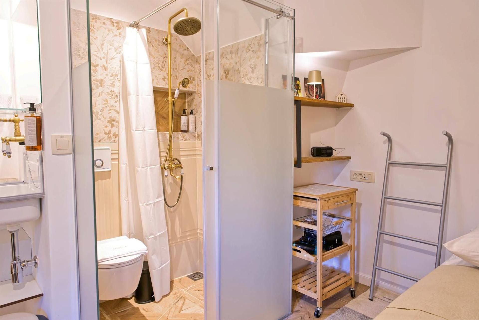Twin Room with Private Bathroom