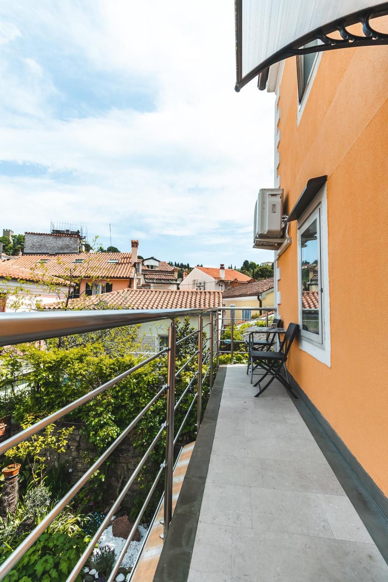 One-Bedroom Apartment with Balcony