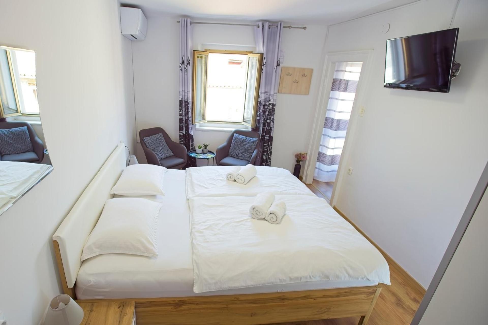 One-Bedroom Apartment with Roof Terrace