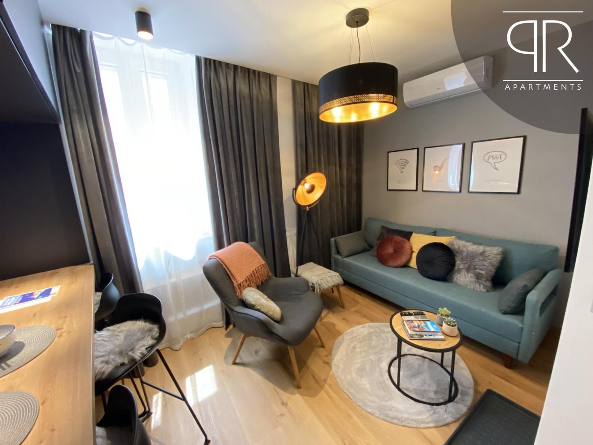 DELUXE APARTMENT
