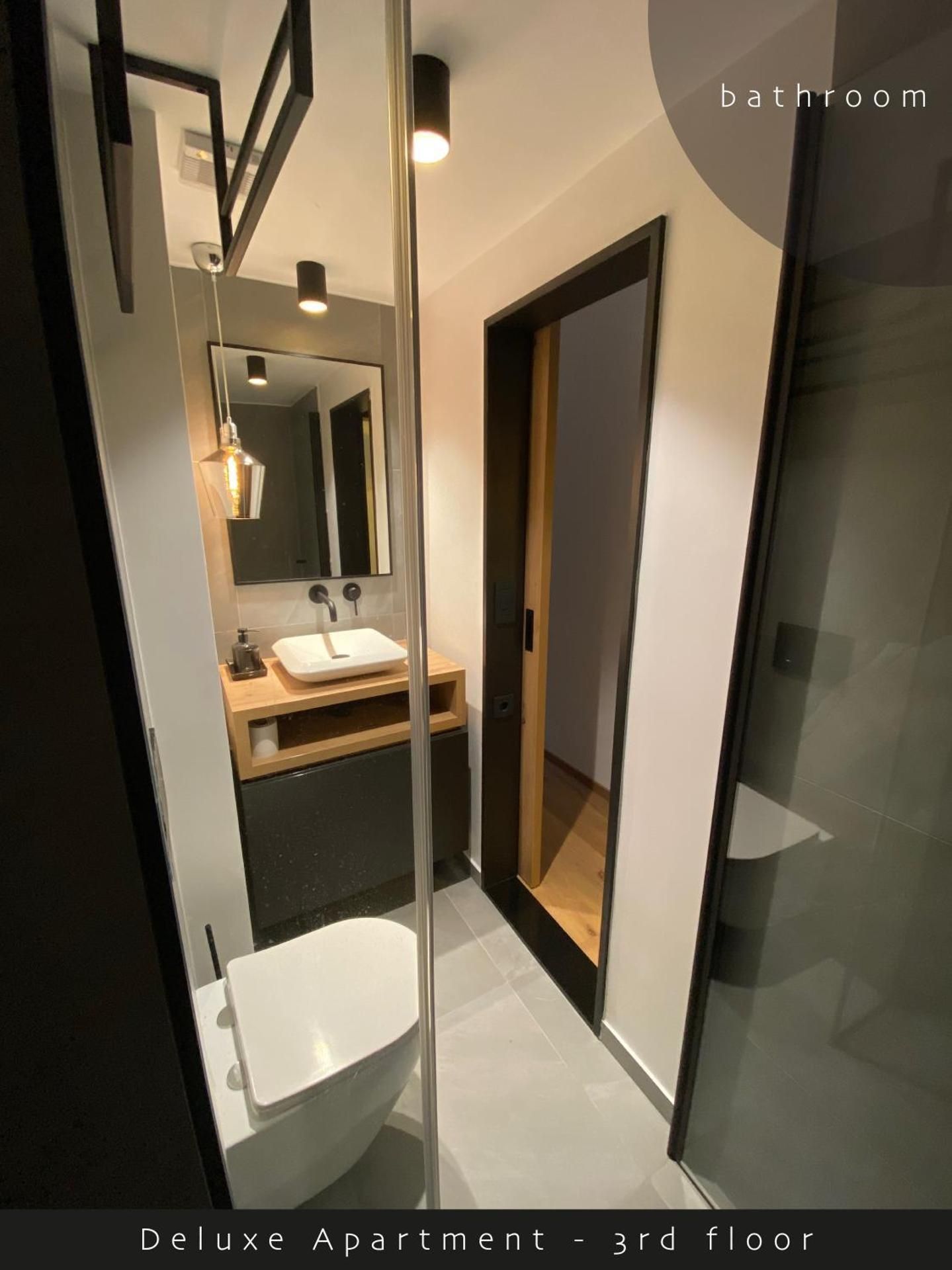 DELUXE APARTMENT