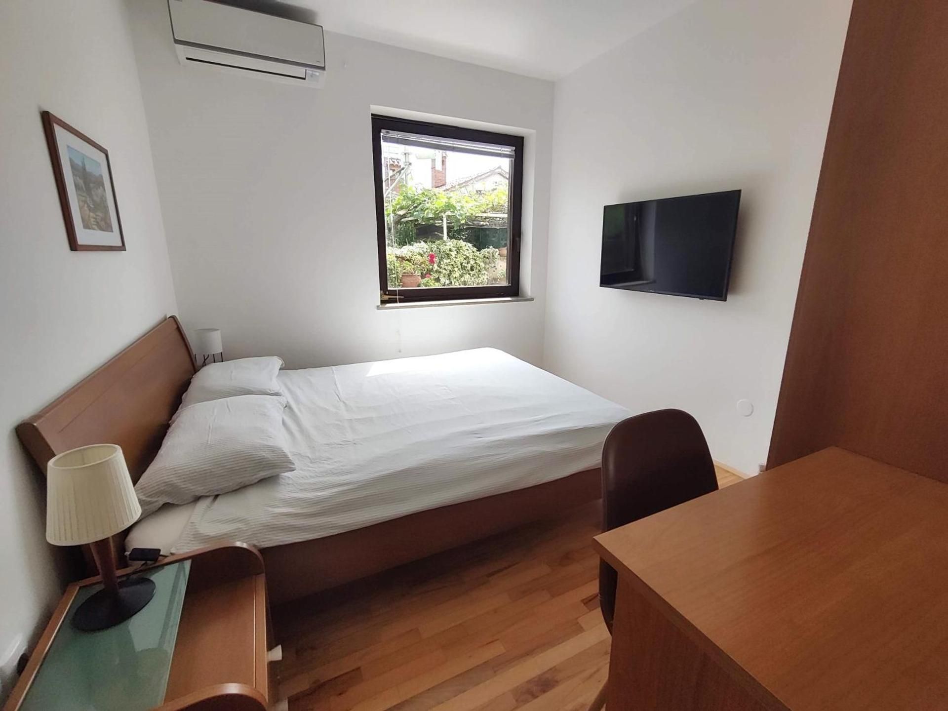 Apartment with Garden View