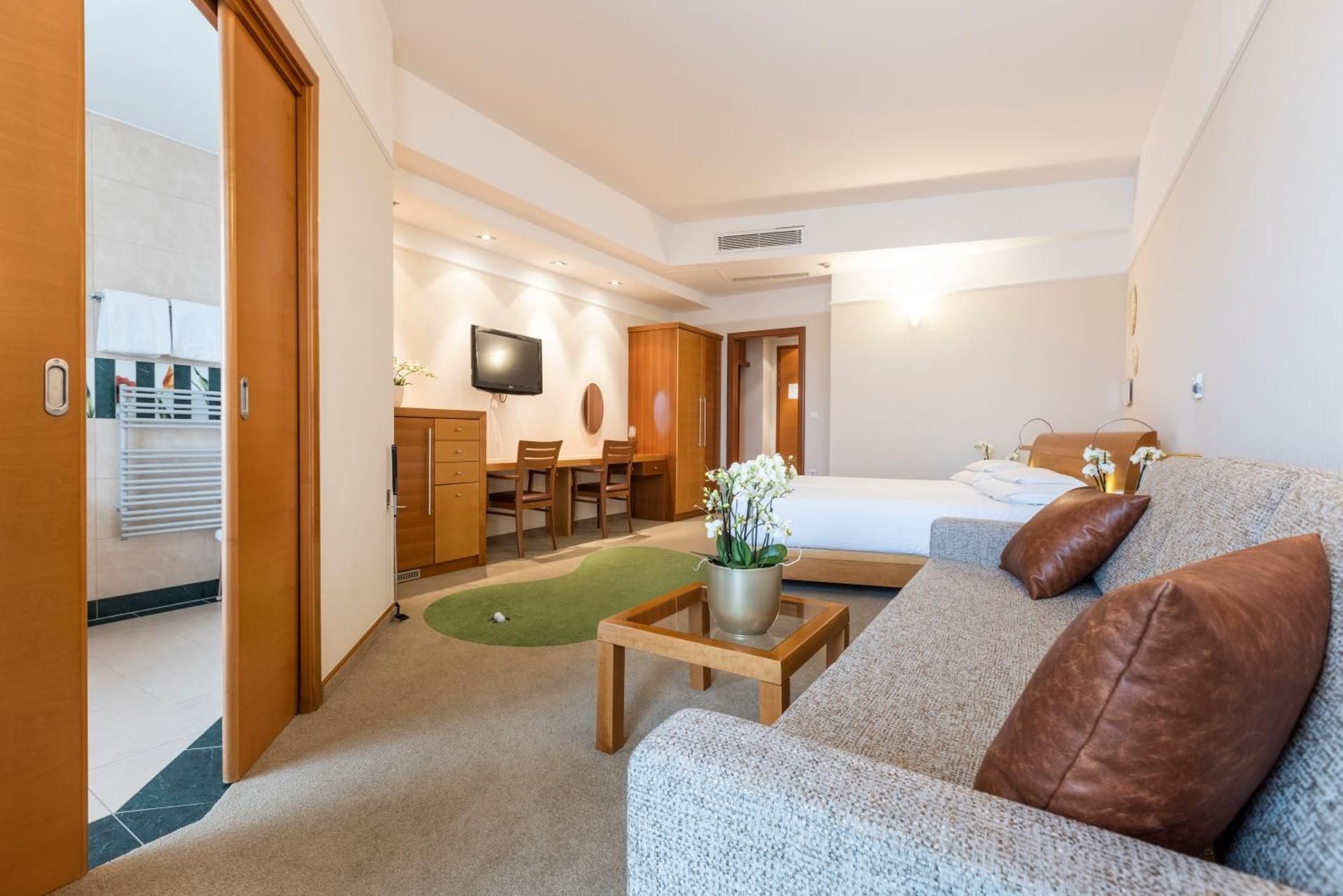 Deluxe Double Room with Extra Bed