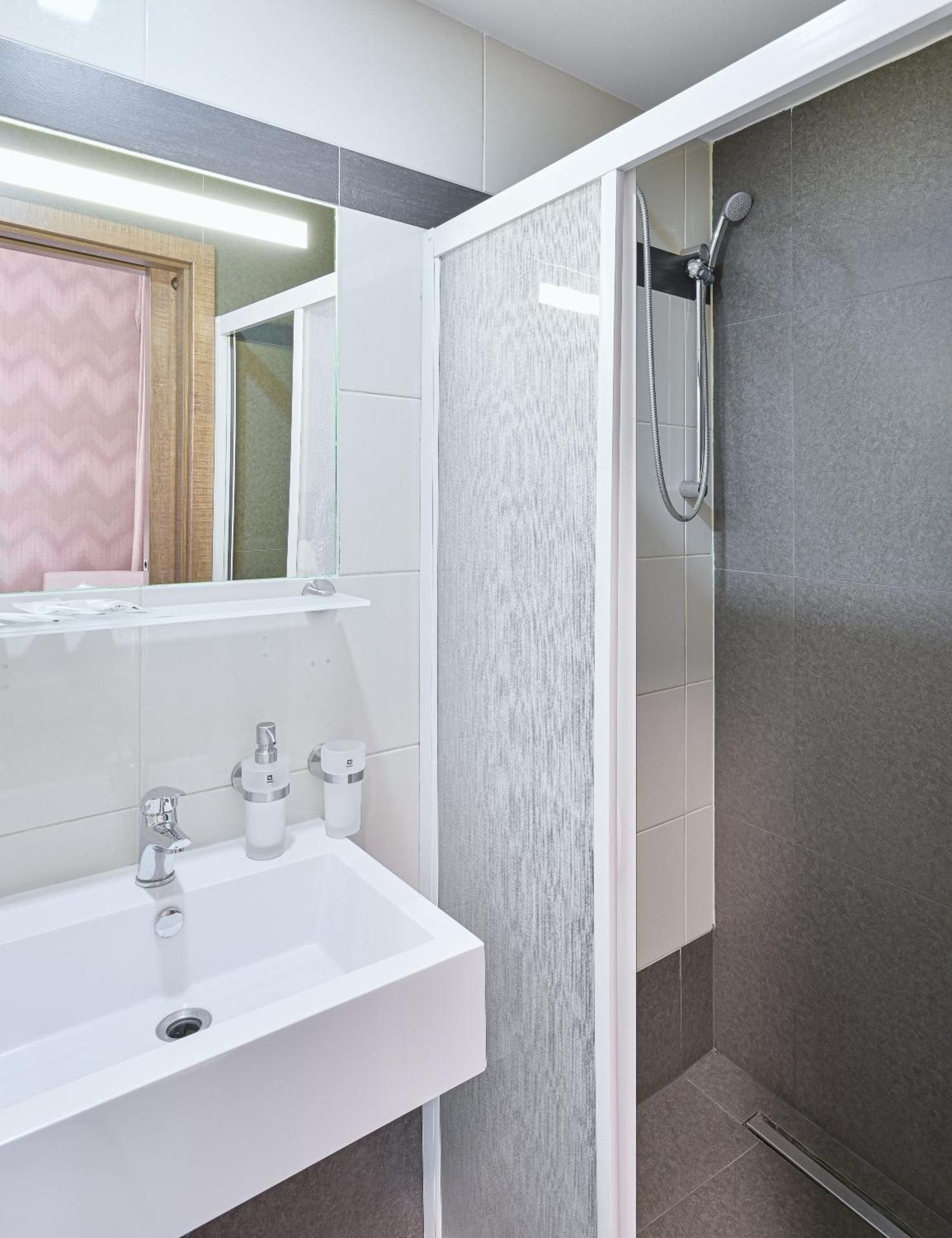 Single Room without Window