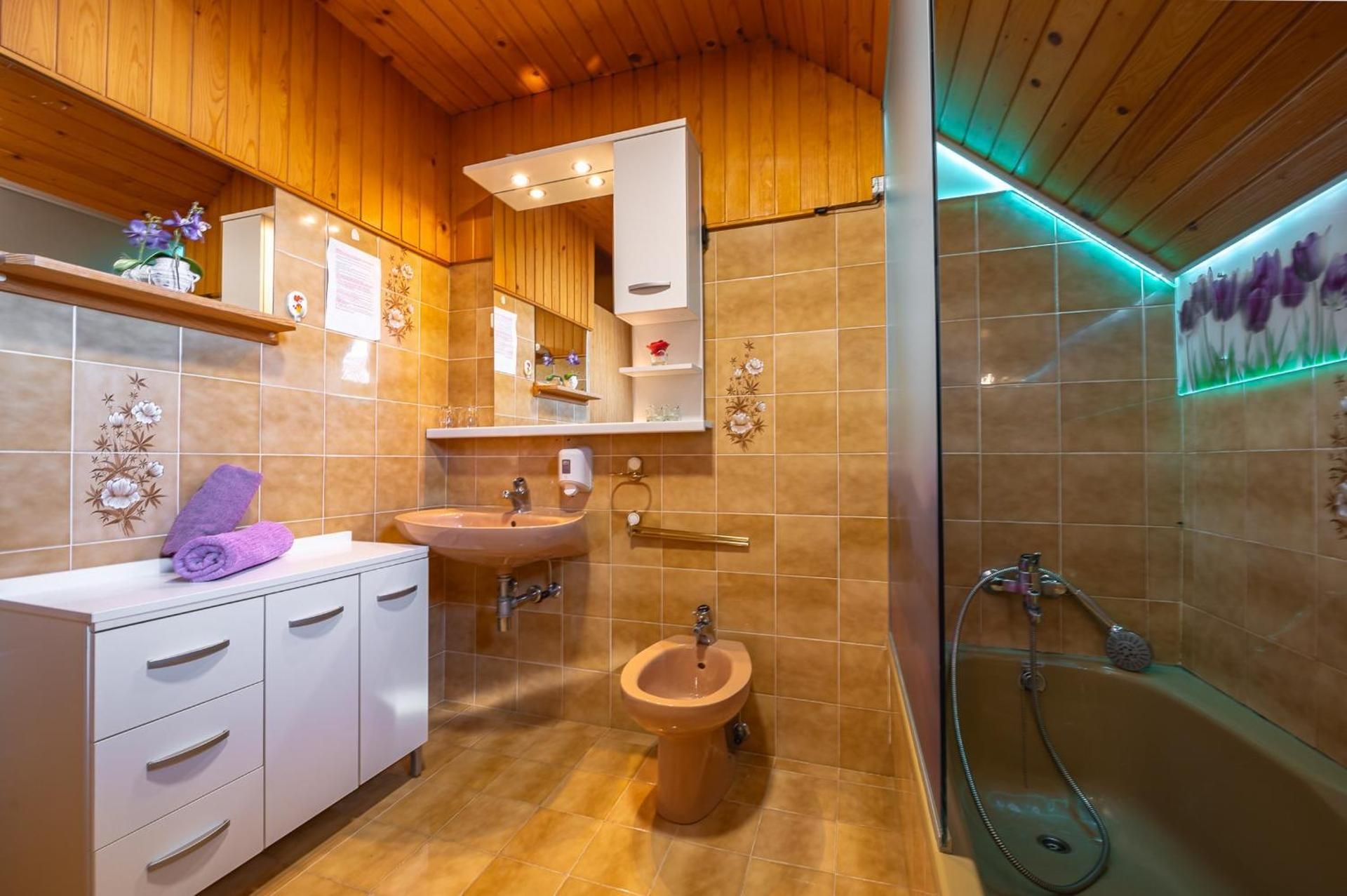 Twin Room with Shared Bathroom
