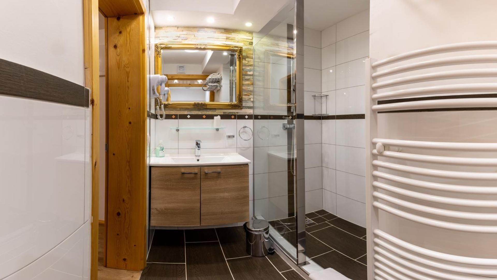 One-Bedroom Apartment (Basement)