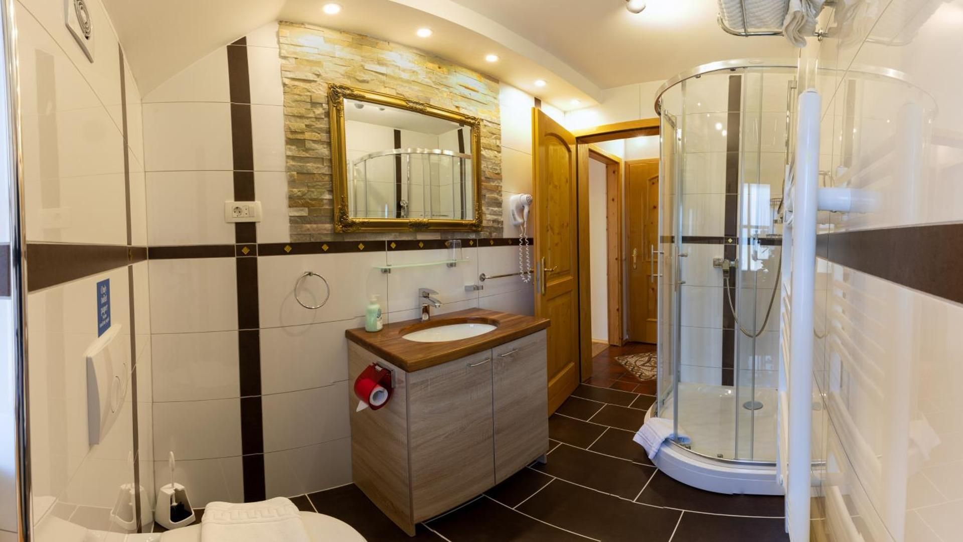 Comfort One-Bedroom Apartment with Balcony and Superior Mountain View