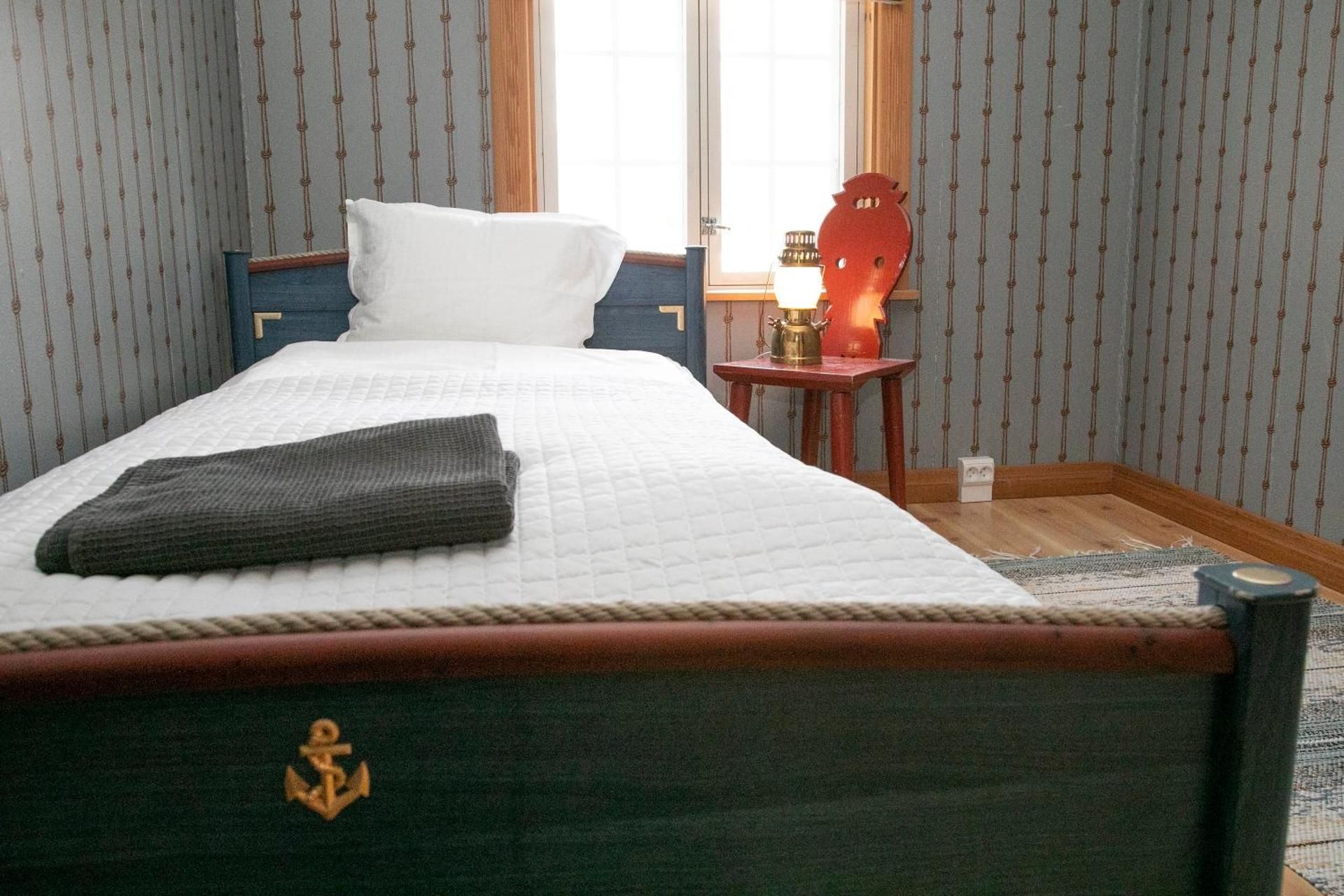 Single Room with Shared Bathroom
