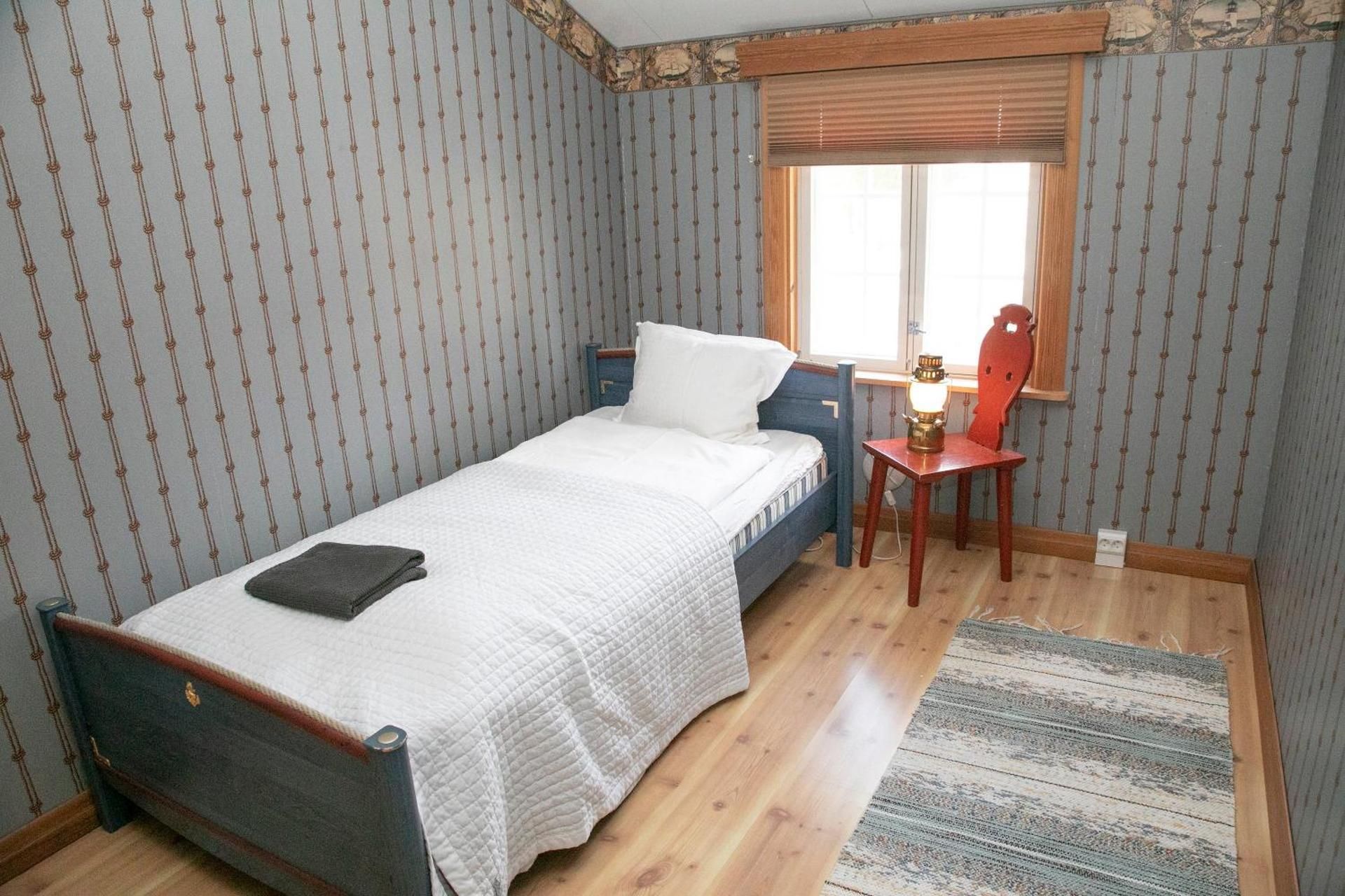 Single Room with Shared Bathroom