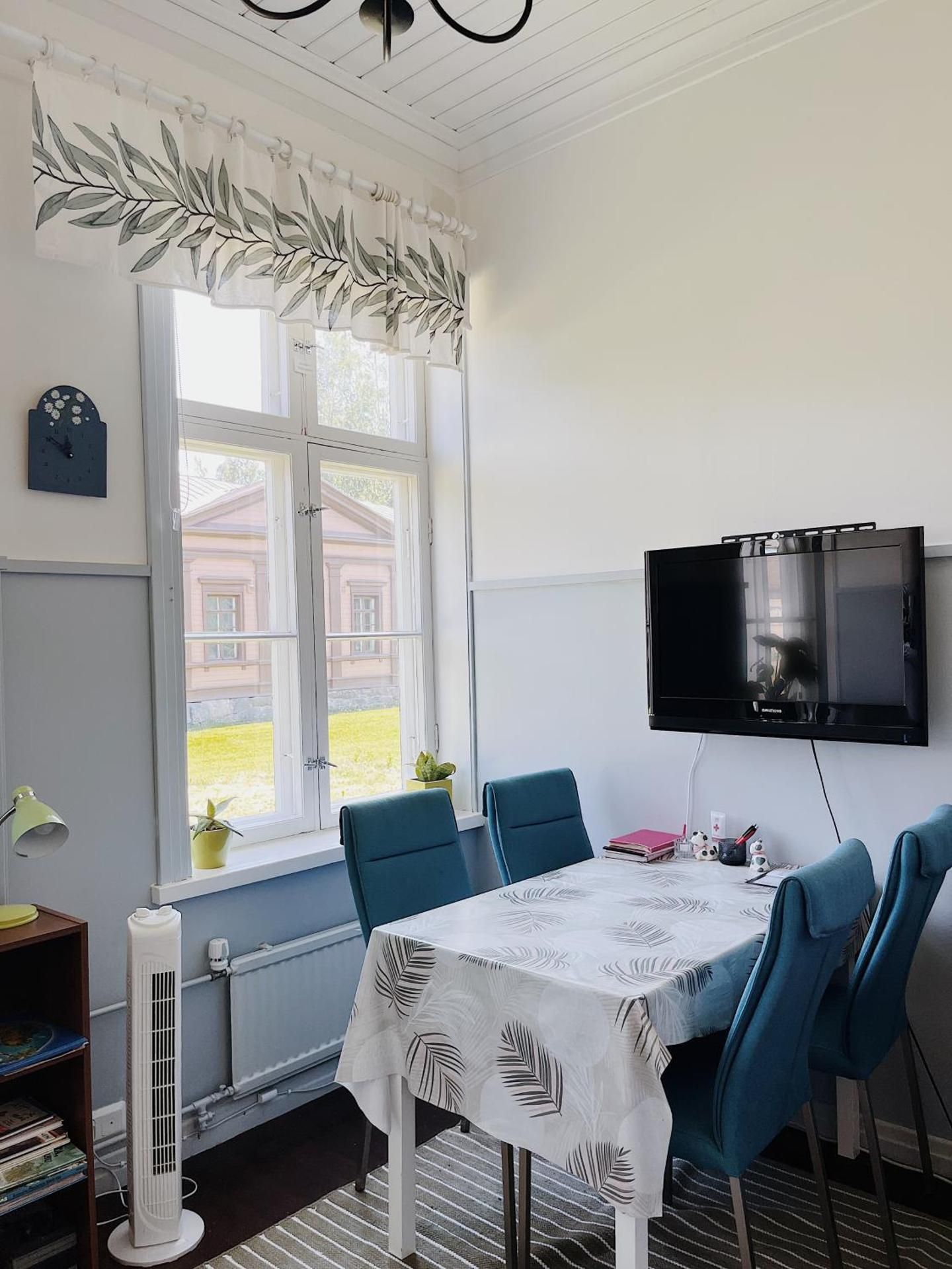 Family Room (2 Adults + 2 Children)