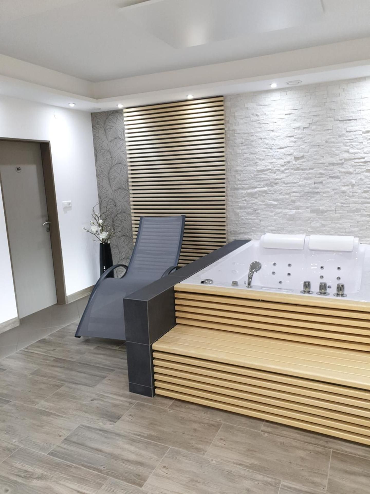 Queen Room with Spa Bath