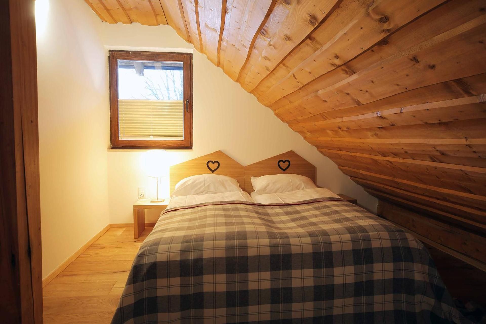 One-Bedroom Apartment with Balcony - Attic