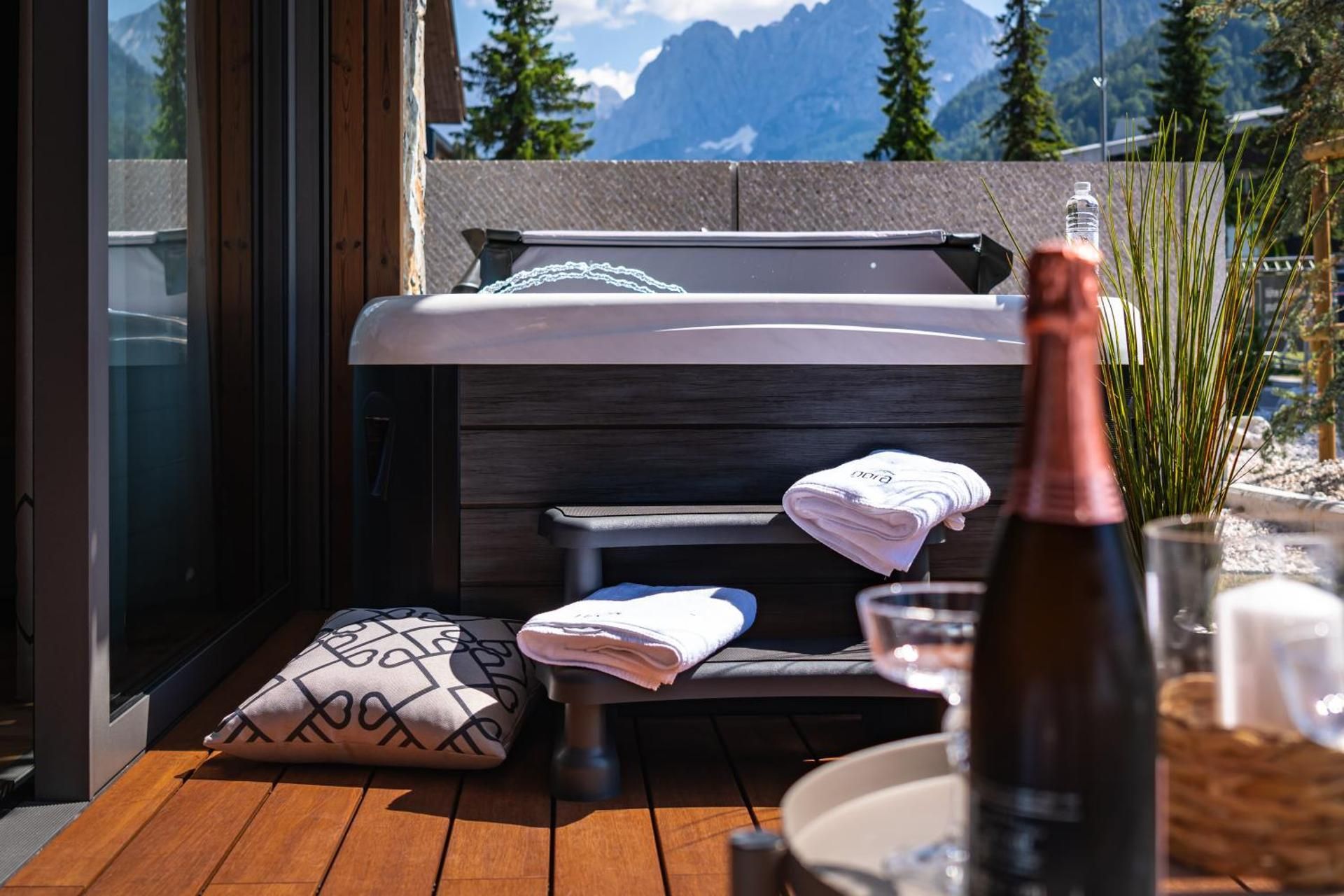 Superior Apartment with Terrace and Hot Tub