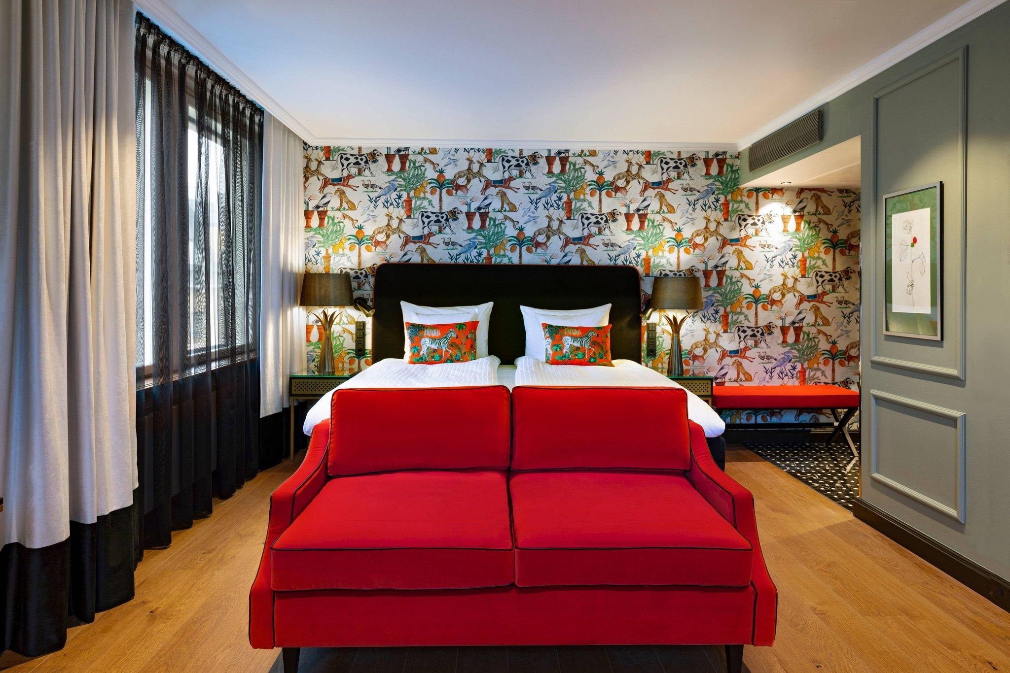 Corner King Room, Larger Guest room, 1 King, Corner room