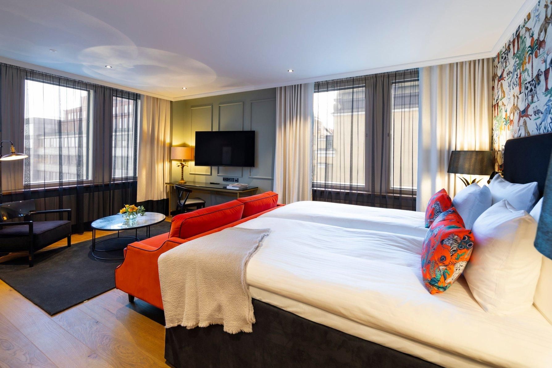 Corner King Room, Larger Guest room, 1 King, Corner room