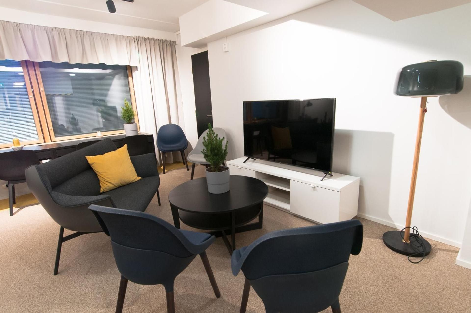shared lounge/tv area