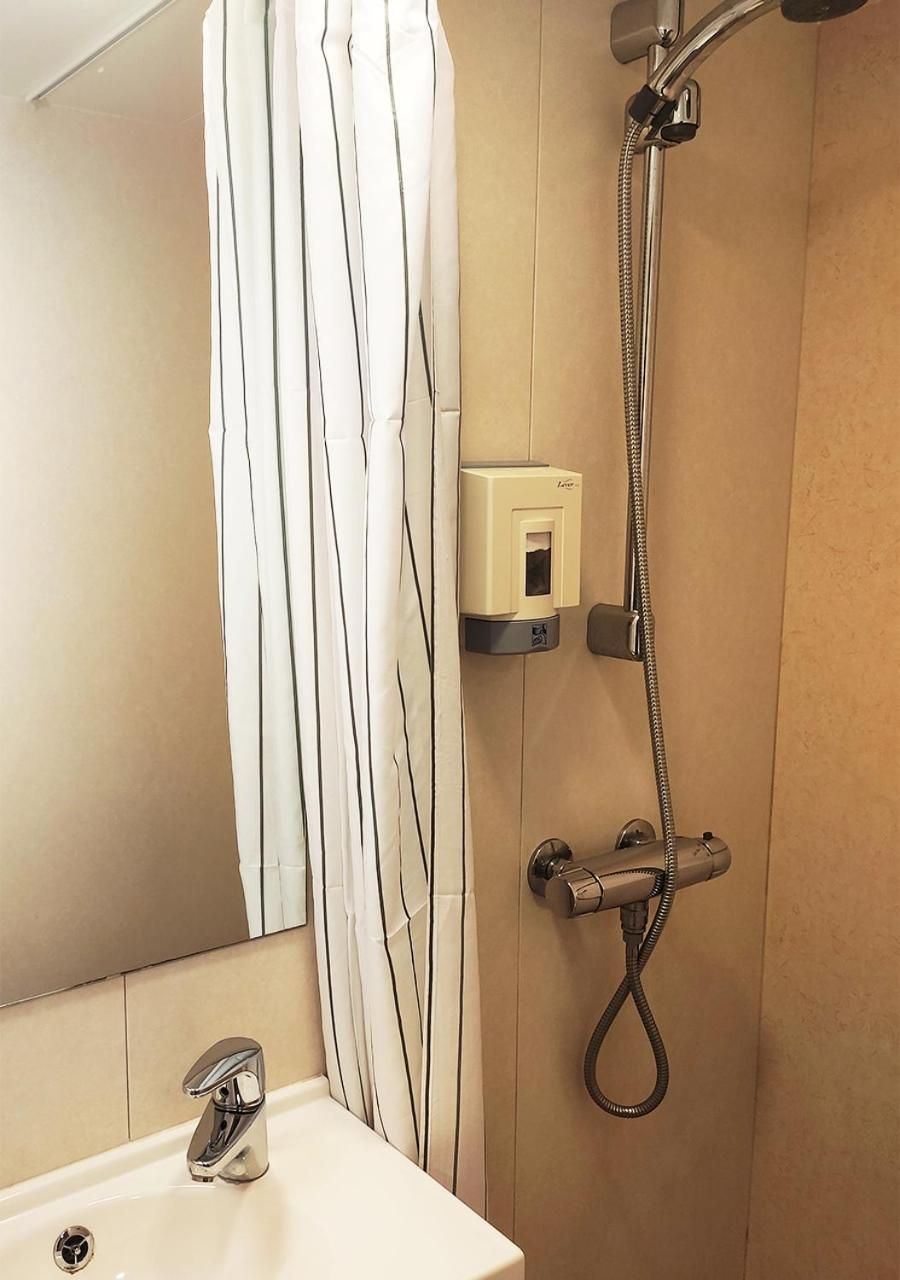 Inside Piccolo Small