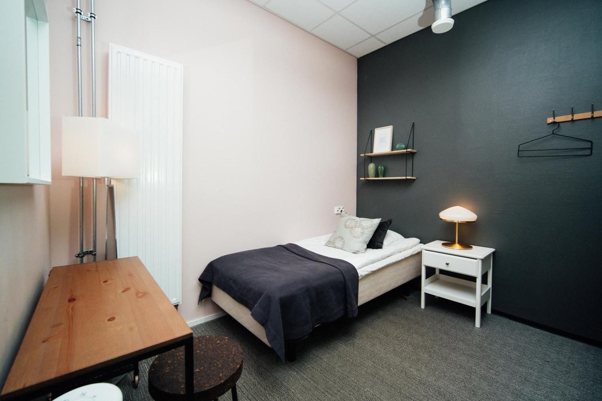 Budget Single Room with Shared Bathroom without window