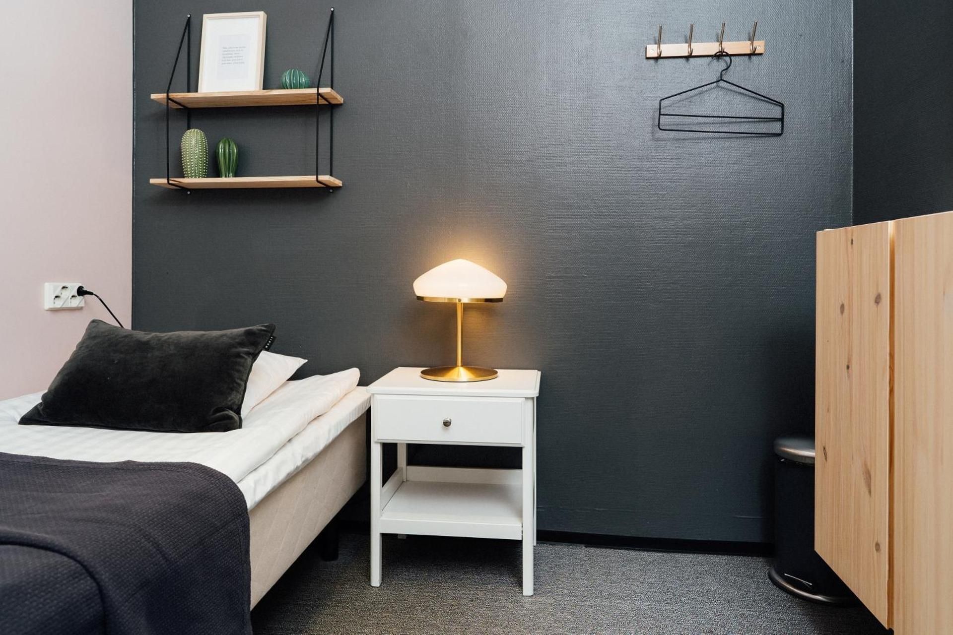 Budget Single Room with Shared Bathroom without window