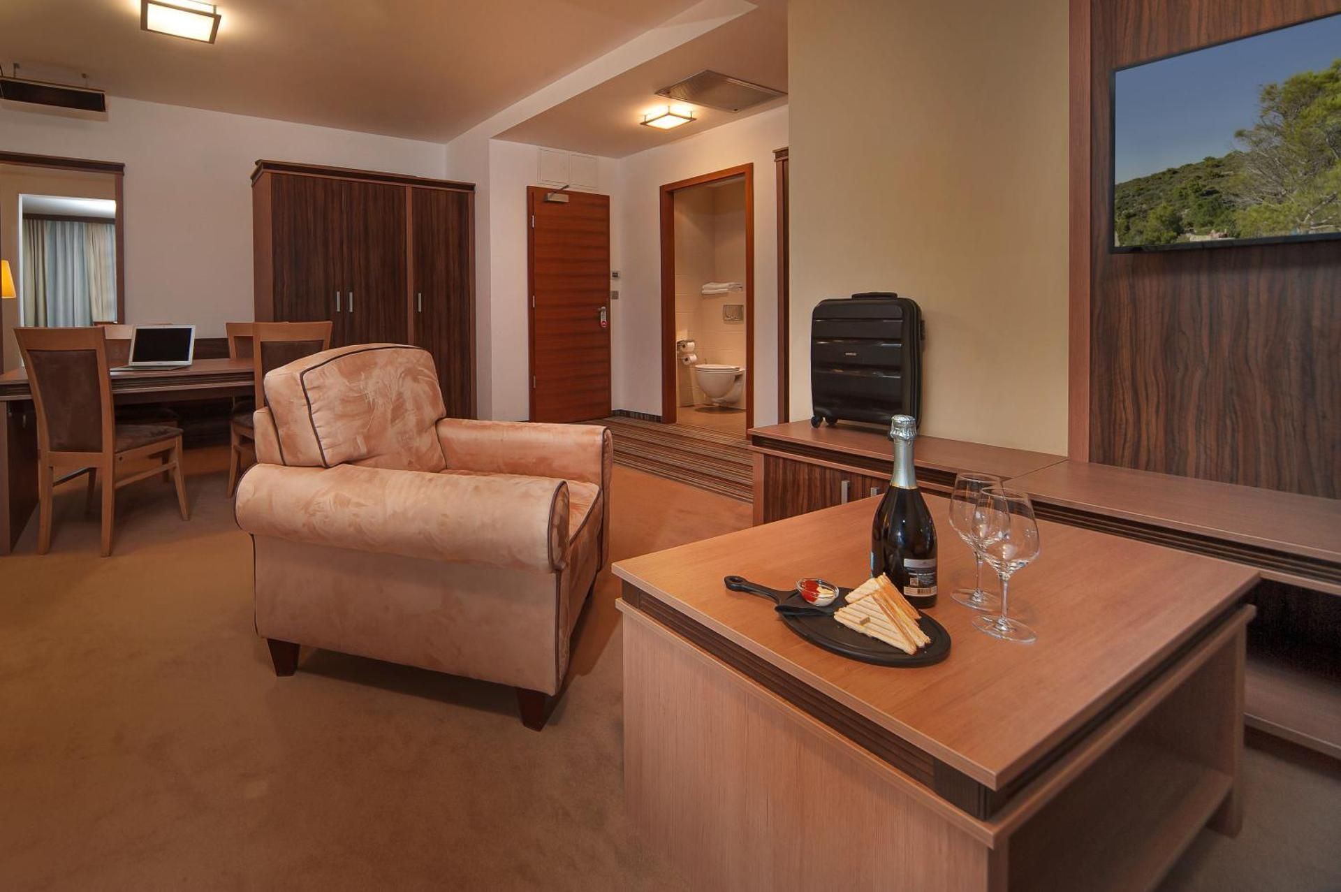 Hotel Kras Family Room with Balcony 2