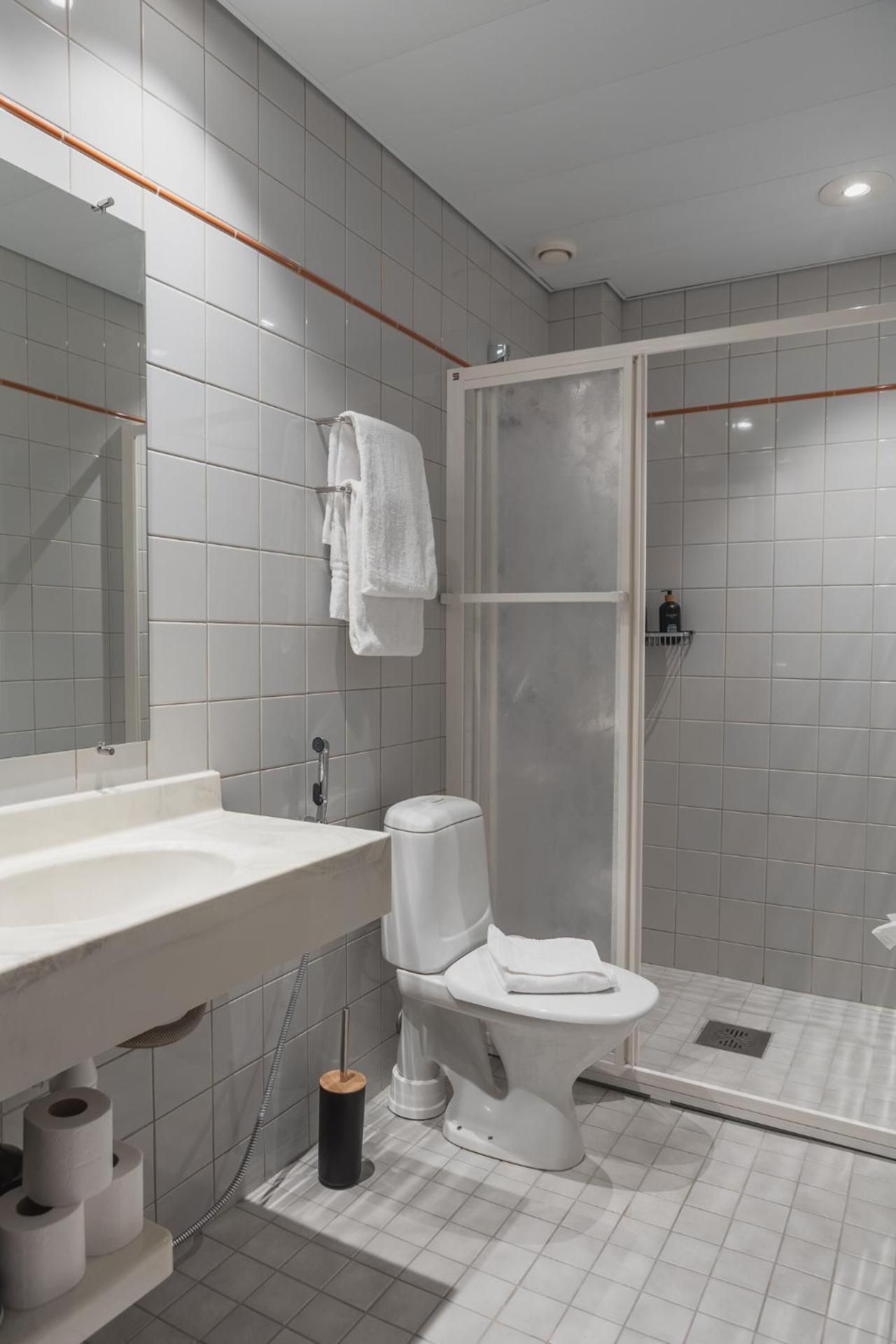 Ineon Hotel Single Room