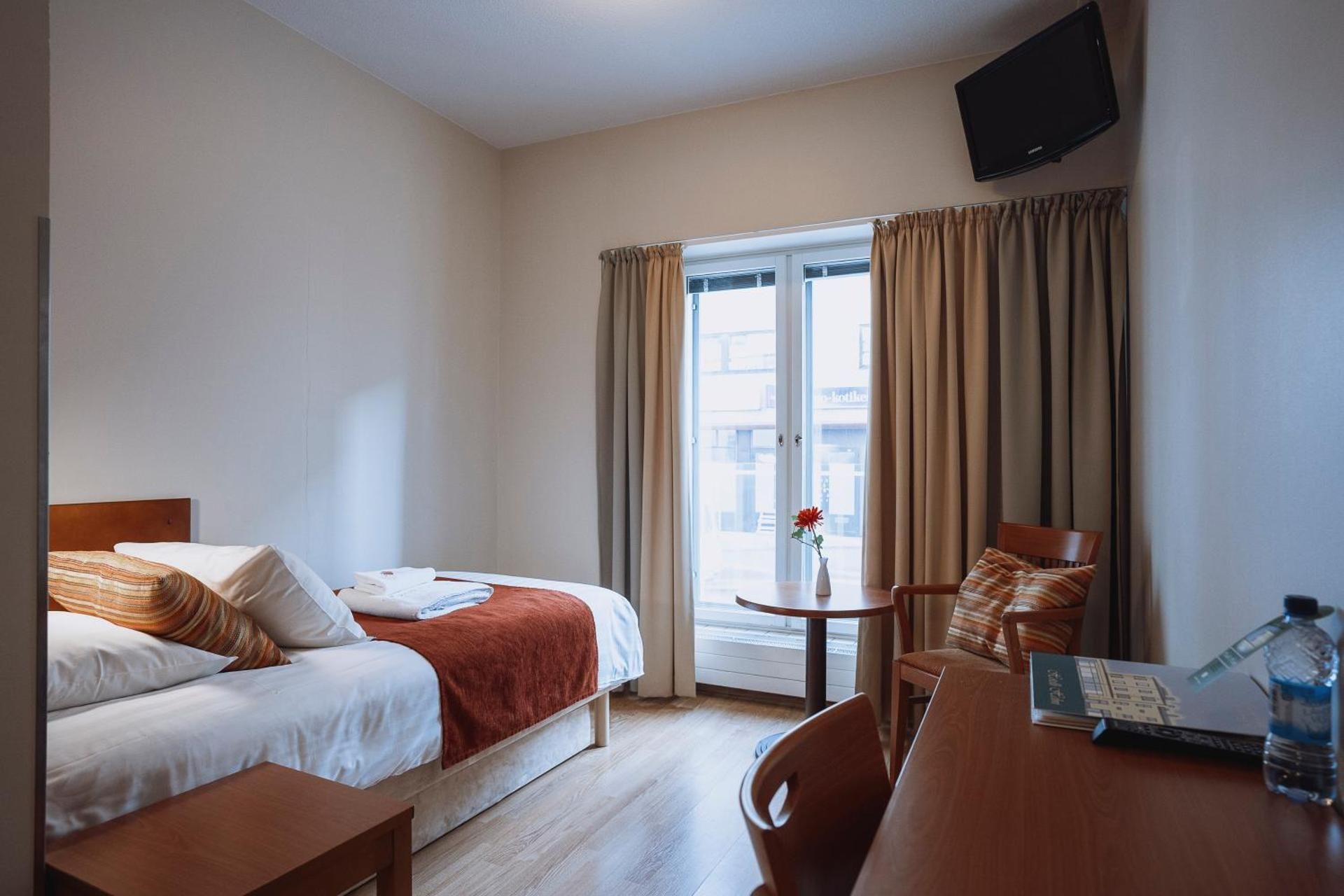 Hotelli Helmi Single Room