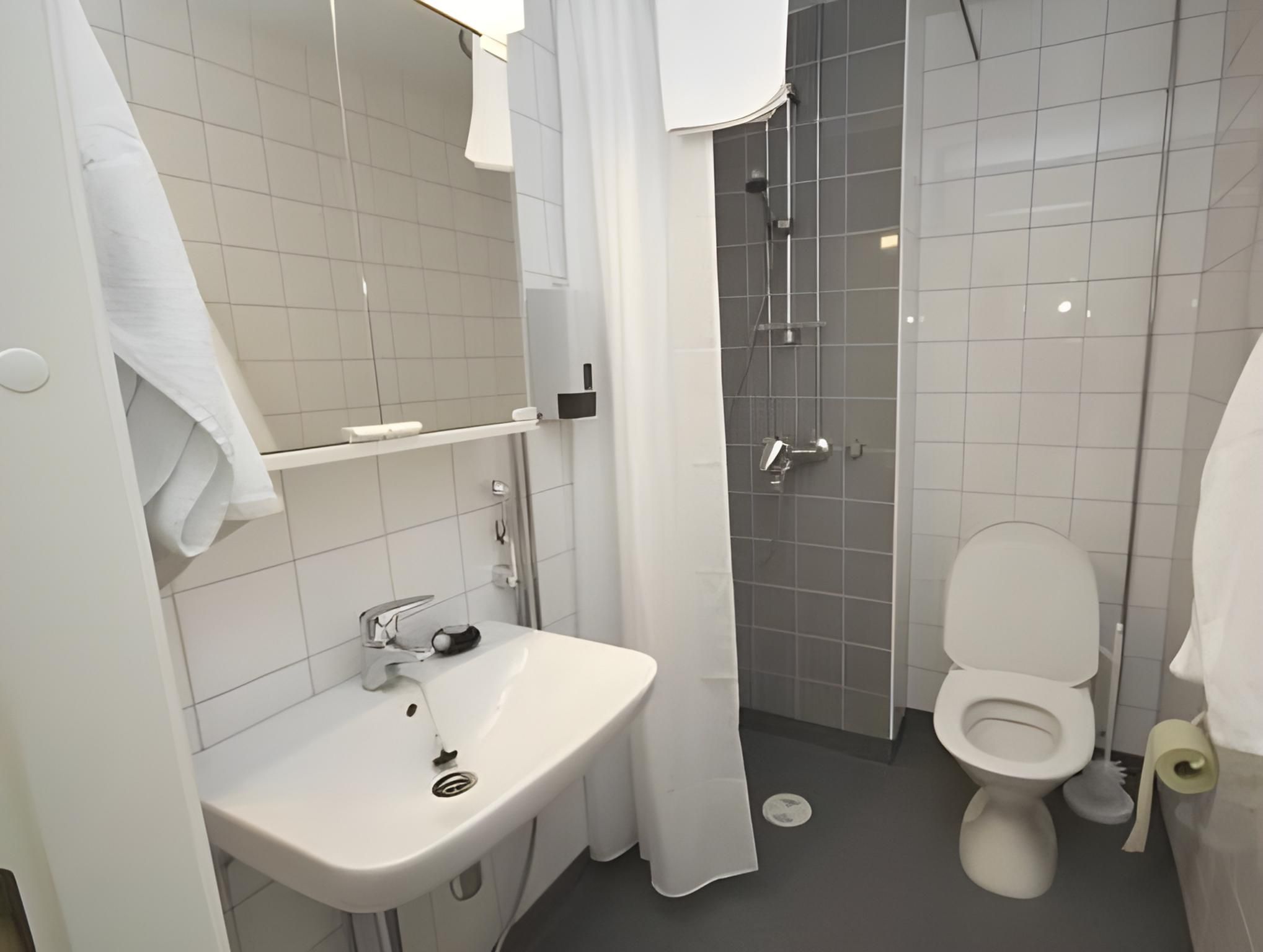 Hostel Linnasmaki Twin Room