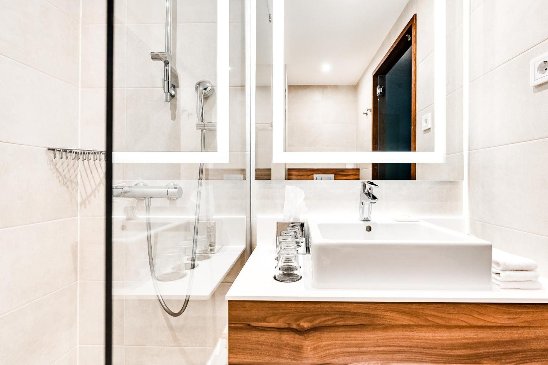 Green Choice Deluxe, Guest room, 1 King, Inland view