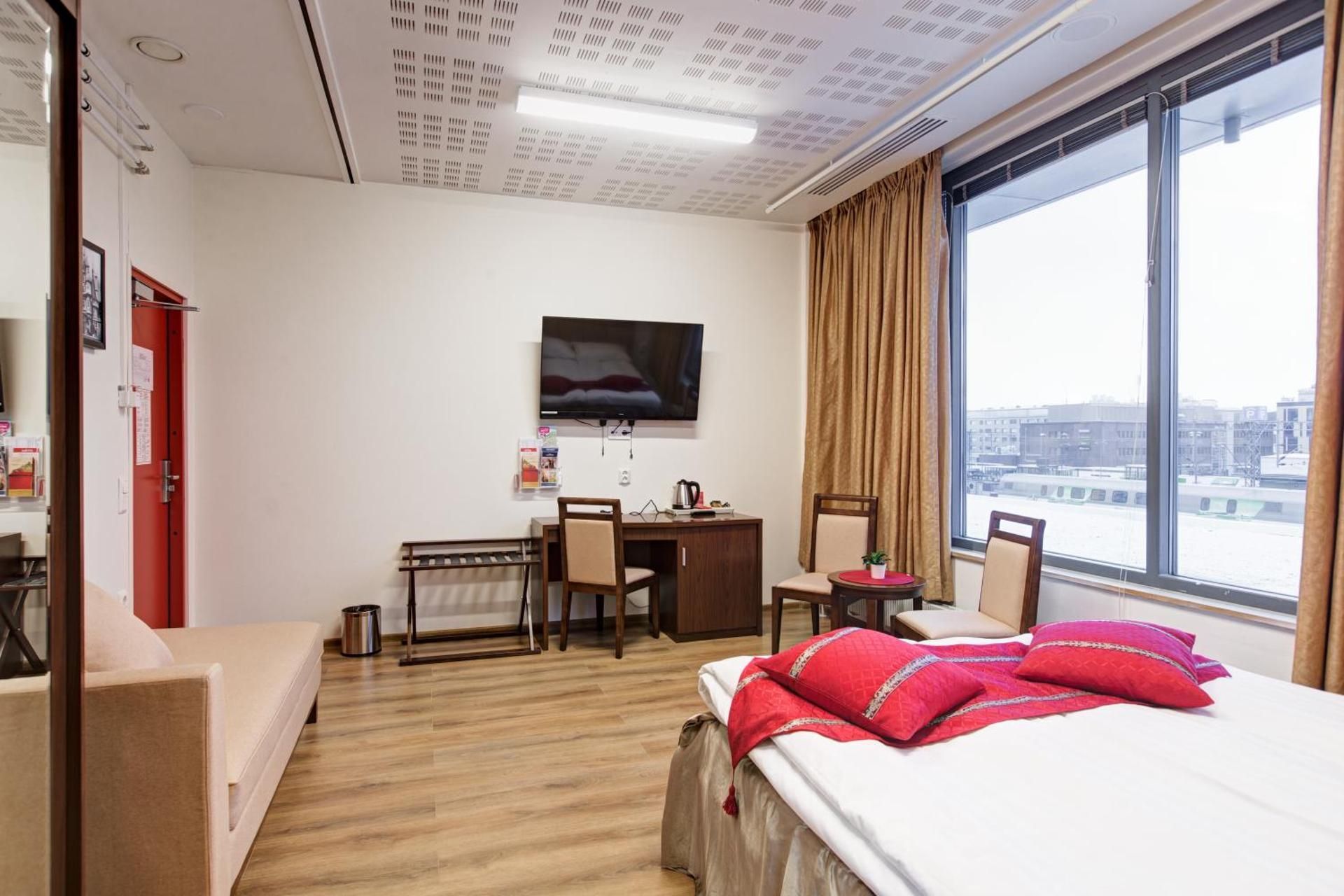 Deluxe Double Room (2 Adults + 1 Child)