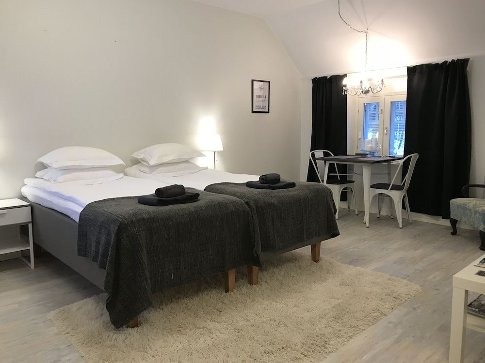 Green Door Apartments Deluxe Apartment 3