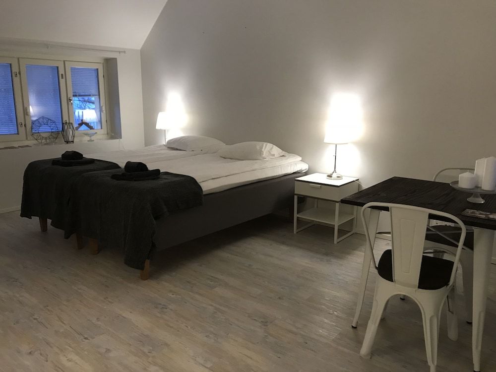 Green Door Apartments Deluxe Apartment 7