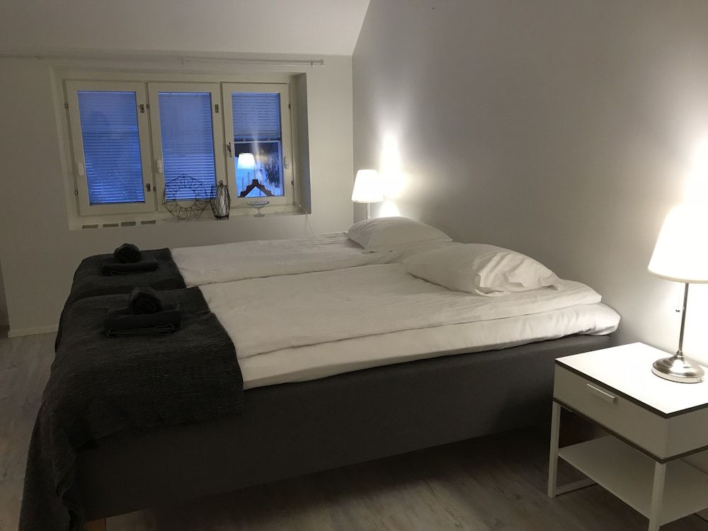 Green Door Apartments Deluxe Apartment 6