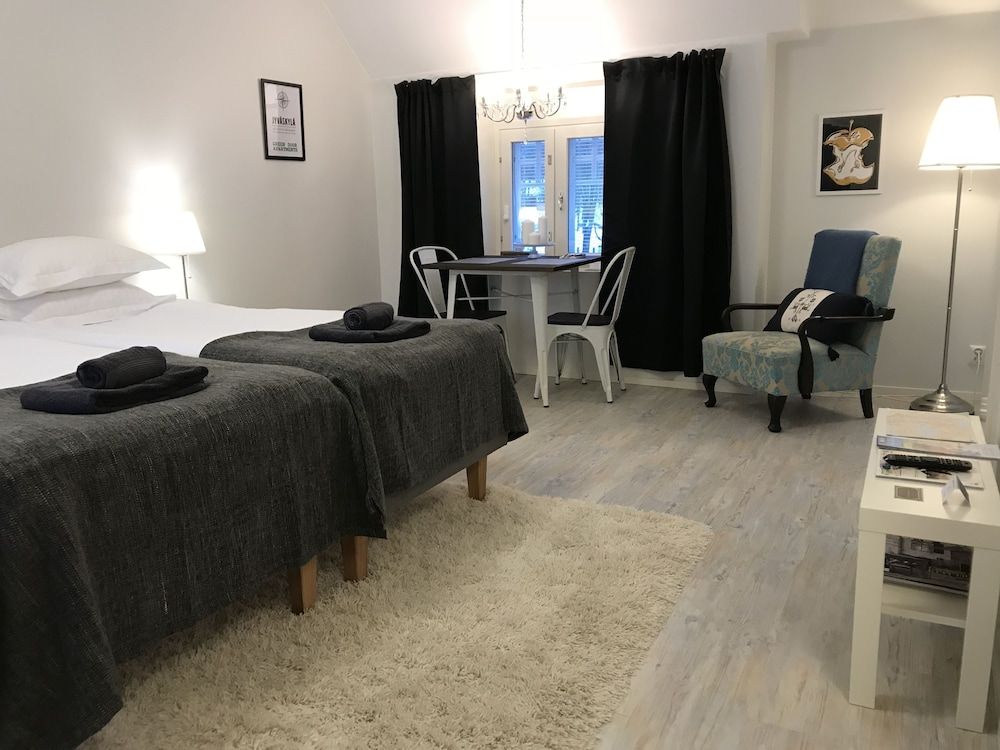 Green Door Apartments Deluxe Apartment 2